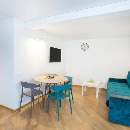 Groundfloor On The Hill Апартаменты *