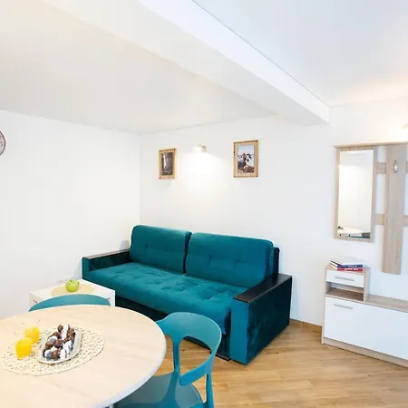 Groundfloor On The Hill Apartman