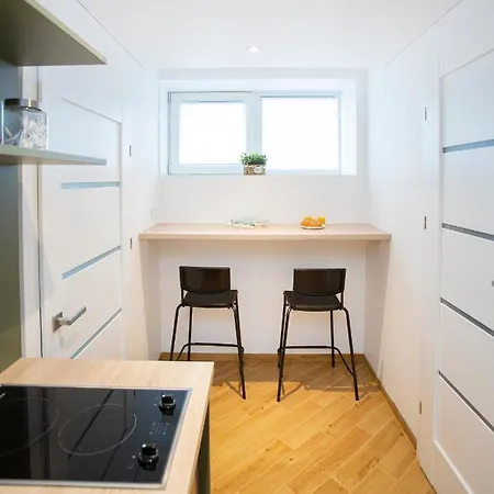 Groundfloor On The Hill Апартаменты *